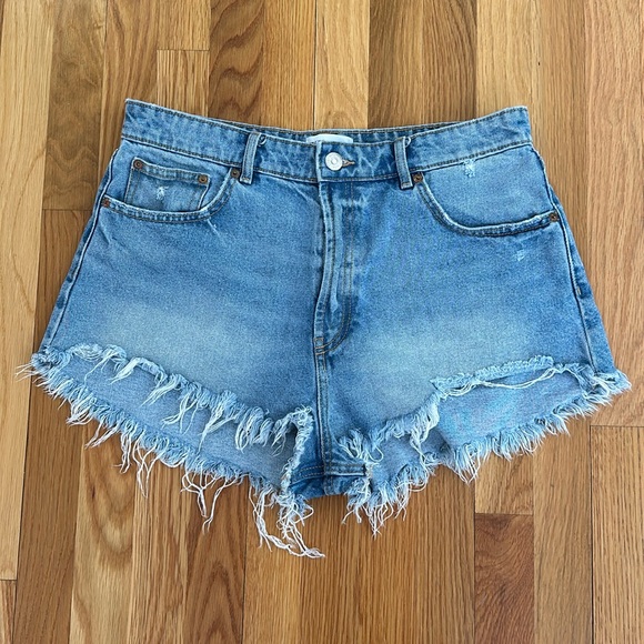 Zara Pants - Light wash denim shorts
